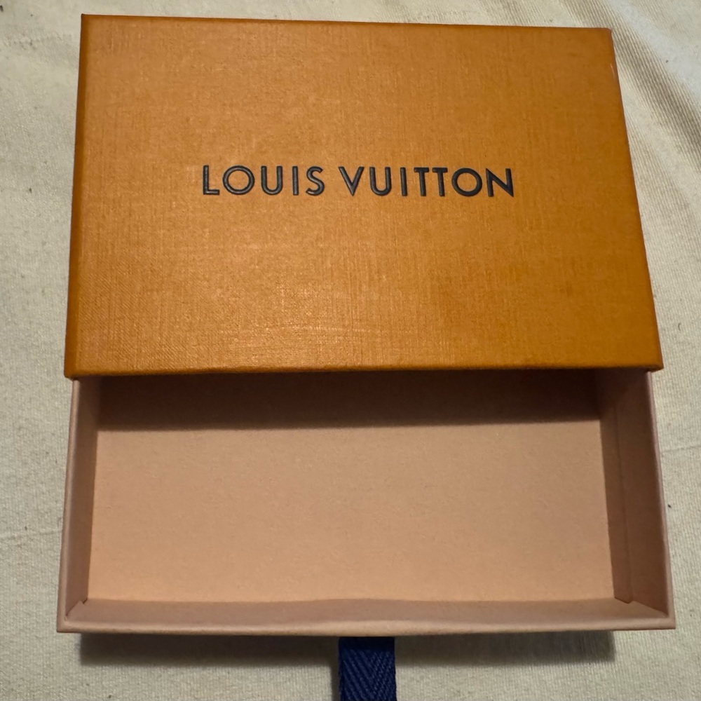 Louis Vuitton box and cloth bag. Brand new.